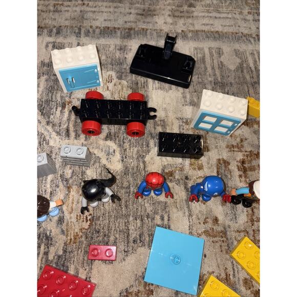LEGO DUPLO Mixed Lot 100 Pieces/Figurines/Vehicles Genuine Set - Picture 10 of 16